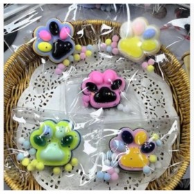 ZABAWKI SQUISHY . 24 SZT / PACZKA, KOLOR JAK NA ZDZIĘCIU